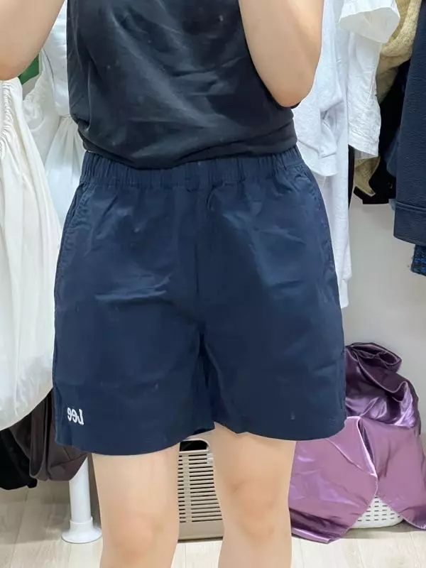 매장에서 사이즈 없어서 무신사로 구매하였는데 너무 마음애 들어요. 조금 박시한느낌은