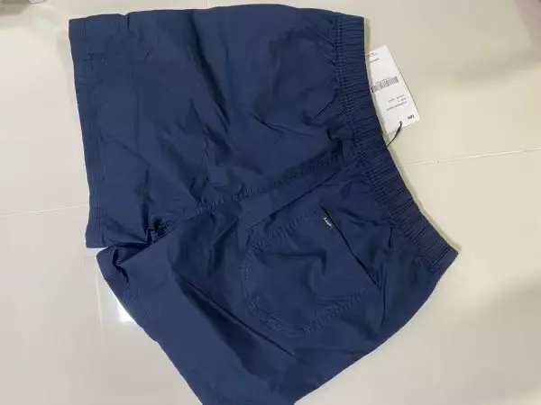 색상이 쨍하니 이쁘네요 길이는 생각보다 짧아요