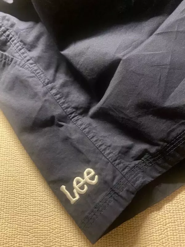 바지가 엄청커요!! 첨에 큰사이즈 널널하게 골랐다가 흘러내려서 에스사이즈로 교환했는