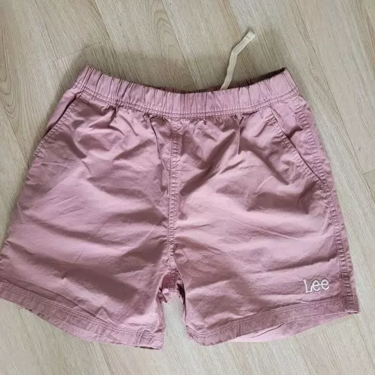 인디고 핑크라 촌스럽지 않아요. 부스럭 거리는 보재지만 싼티는 안나요. 잘입겠습니다