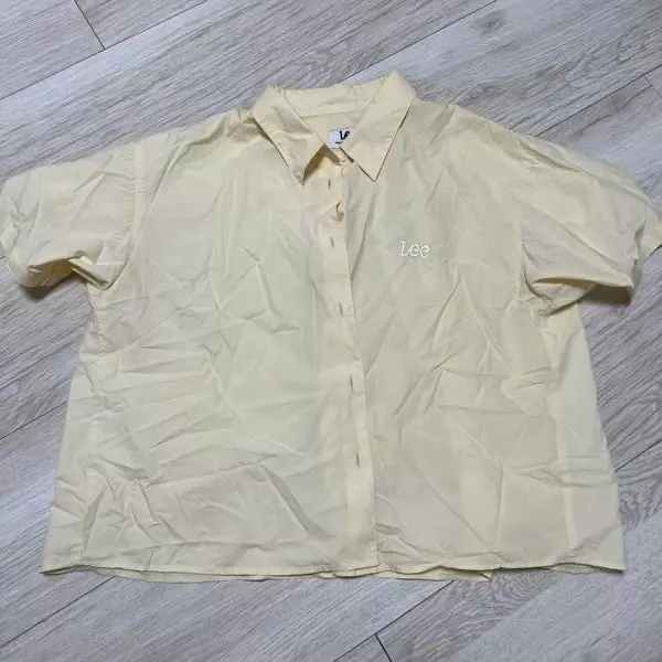 아니 어쩌다 저렇게 꼬깃꼬깃하게 나왔는지 모르겠지만.. 스팀다리미로 펴주면 잘 펴져