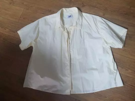 소재가 얇아서 덥지않네요 세탁도 쉽고 편한데 조금 짧아서 키는사람은 많이 짧을듯 합