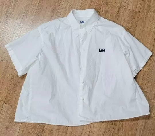 얇습니다. 그렇지만 예쁩니다. 시원합니다. 잘 구겨집니다.