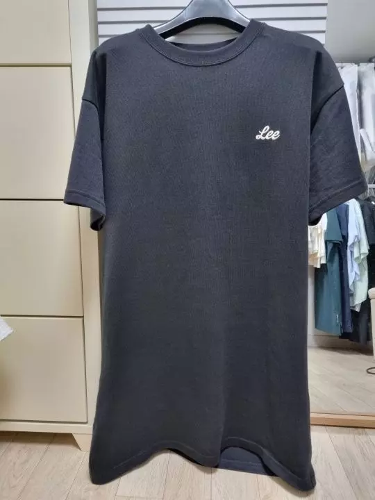 편해서 자주입고있어요~~로고가 작아서 귀엽네용~