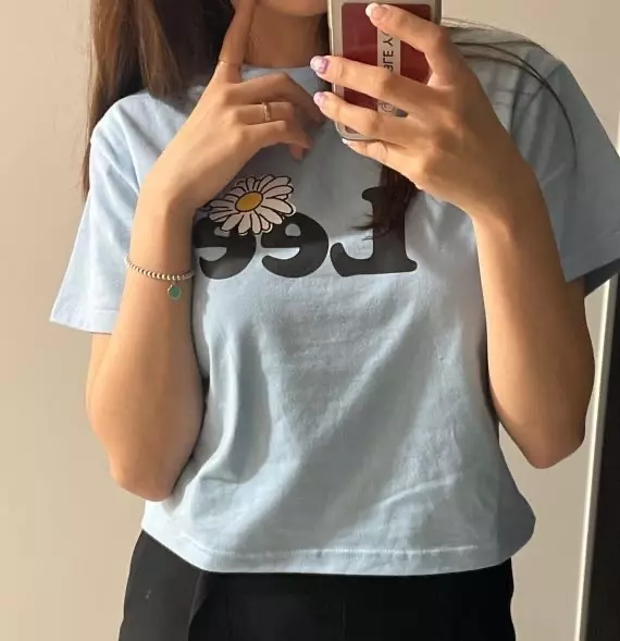 평소상의 55사이즈인데 요새살이쪄서 55반이된거같아서 사이즈고민을하다가 s로샀는데 