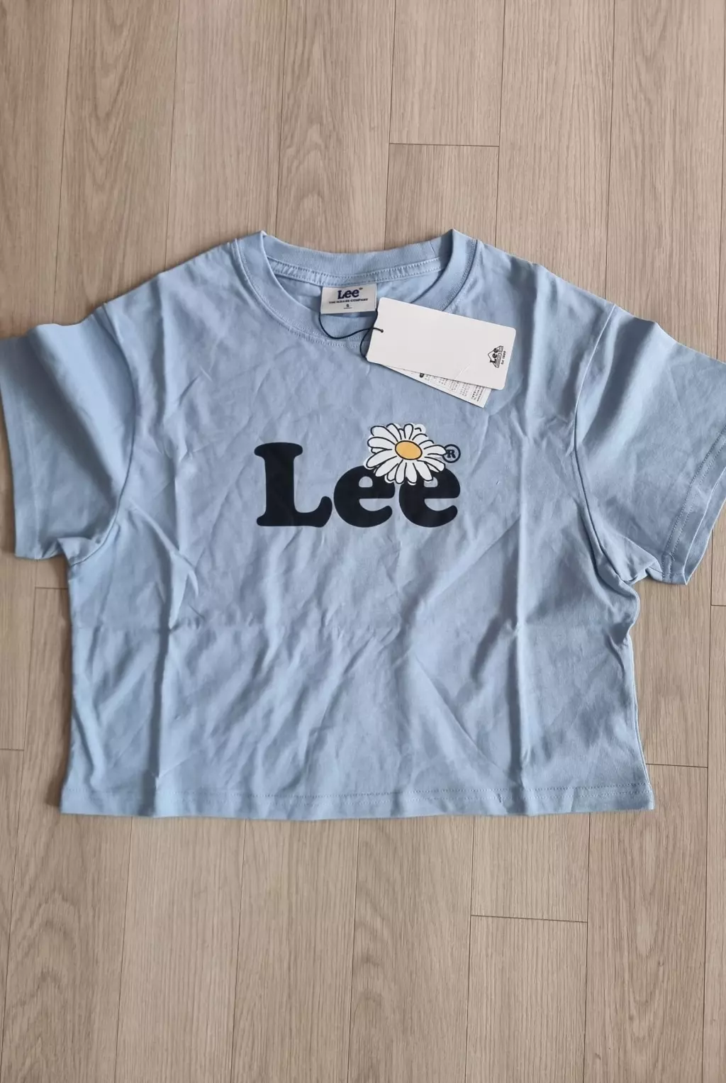 받아보니 촌스러운 스카이블루가 아니예요 너무 예쁘네요 길이도 배꼽이 보이지않는 48