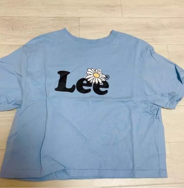 너무 꾸깃하게 나왔는데ㅋㅋ 색상 예쁘고 편하게 입기 좋아요~ 약간 폼이 크긴한데 그부