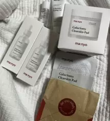 클리어스킨패드 샘플을 썼다가 좋았던 기억에 본품을 구매하면서 같은 라인의 에센스도