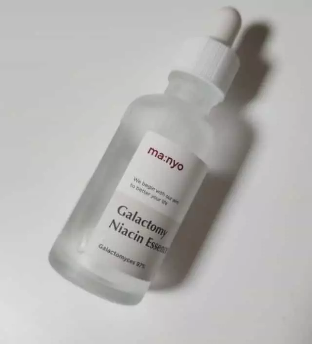 몇년 째 아침에 사용하는 세럼으로 꾸준히 사용하고 있어요~
