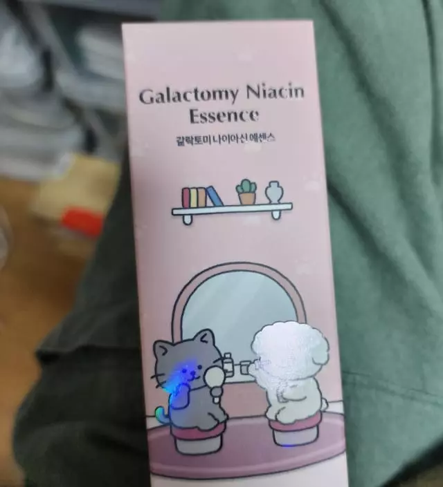 사용한지 몇 일 안되었는데도 브라이트닝 효과와 피부결개선이 느껴져서 넘넘 만족합니