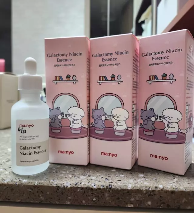 4년 쭉 써온거같아요..피부가진짜빛나는 친구한테 전해듣고바로 써보기시작했는데 4년째