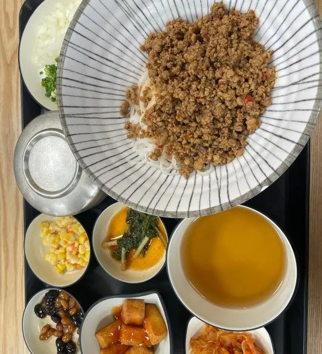 마녀공장 제품만 씁니다 펌프 형식이라 빠르게 사용 가능해서 좋아여
