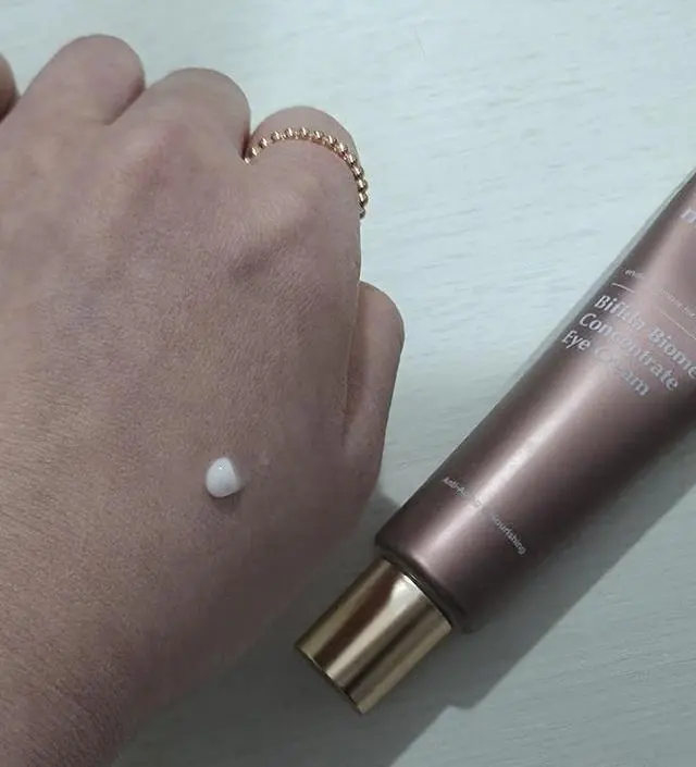 딱 적당한 제형에 발림성 좋아요.
