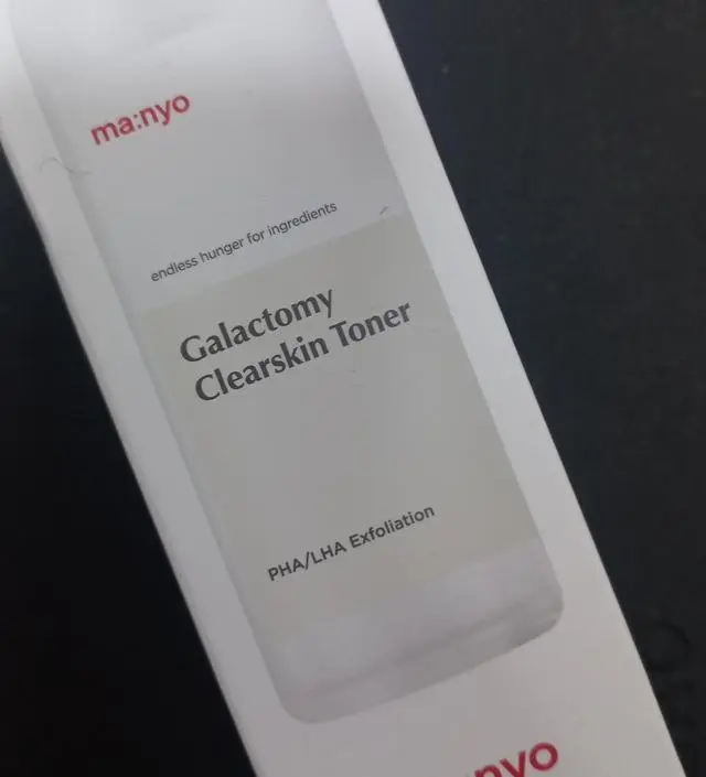 갈락토미 클리어스킨 토너를 사용하고 피부가 밝아졌는지는 잘 모르겠지만 제 피부와 잘