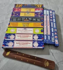 인센스스틱 선물하려고 주문하면서 제꺼도 사서 어제 피워봤는데.... 향이 고급지네요~