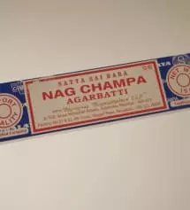 기본적으로 많이들 선호하는 향인것 같아서 선물했는데 친구가 좋아해요
