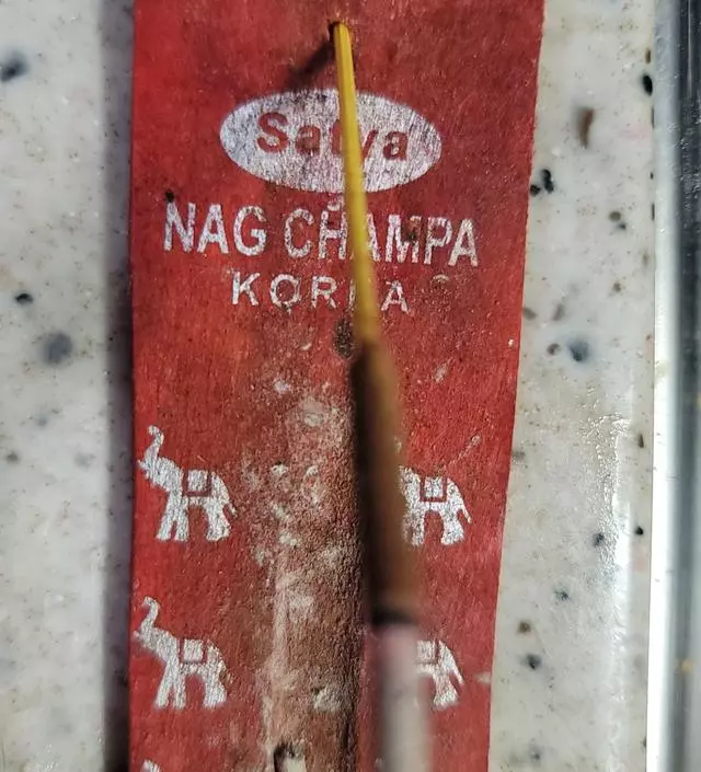 오늘도 켰어요 향이 너무 좋아요
