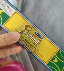 약간 오줌 지린내가 나는거 같아요
