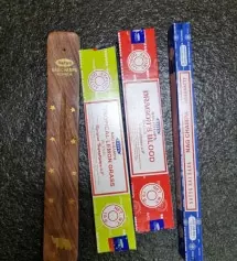 인센스 검색하다 나그참파알게되어 처음 써봤는데 중독됬네요.나그참파향이 제일 좋아요