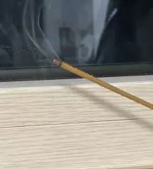 샌달우드랑 나그참파향으로 샀는데 너무 좋아요. 릴랙스 되고 향도 오래 남아요. 향 피