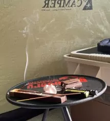 캠핑가서는 몇개씩 피우고 집에서도 하루에 하나씩은 꼭 피워놓고있어요
