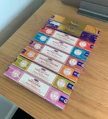 이벤트로 구매했습니다 패키지 색상도 예쁘고 향도 겹치는 향이 없어서 좋네요
