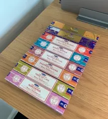 이벤트로 구매했습니다 패키지 색상도 예쁘고 향도 겹치는 향이 없어서 좋네요
