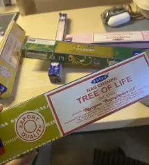 숲냄새가 스멀스멀 올라오는게 분위기 안정시켜주는거 같아요
