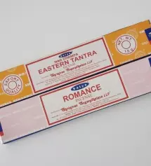 로맨스가 좀 달달계열이라고 들었는데 그래서인지 박스를 뜯을 때 이번엔 좀 향이 살짝