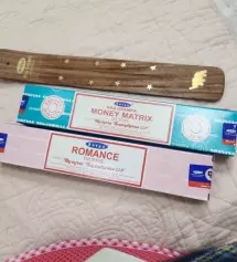 산지 얼마안돼서 재구매네요ㅋ. 집에 아빠가 놀러 오셧는데 머니매트릭스 피워놓고잇엇