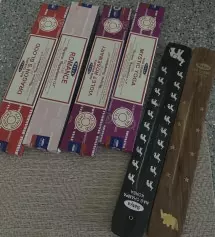 친구집에서 맡았던 드래곤블러드 향이 너무 좋아서 구매하게됐어요 :)
