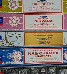 향이 너무 좋으네요 인센스 스틱처음 사봐요 꽂는걸 같이 샀어야했는데 모르고 스틱만 