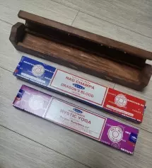 미스틱요가궁금했는데 뭐랄까 좀더 숲?의향이 쎈 느낌이에요 요가할때사용하려구요
