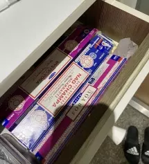 원래 인센스 스틱 너무 좋아해서 주기적으로 대량구매해요 ㅎㅎ 여러 향으로 도전해보는