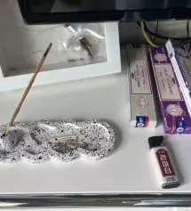 처음하는거라 향 피 우는건 냄세는 잘 모르겟오욬ㅋ
