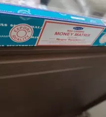 향이 진짜 은은하고 너무좋아요 중문에 하나 뒀는데 중문안에서 은은하게 향이올라서 집