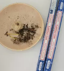 하루만에 배송와서 너무 좋고요 벌써 세개 태웠습니다ㅎㅎ 집에 잔향 남아서 기분이 넘