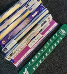 향이야 말할것도 없고, 사은품도 챙겨주시고 배송도 빠르고 너무 만족스럽습니다^^
