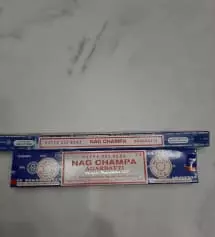 나그참파의 시그니처 향이지요.아주 기본향이라서 좋아합니다.
