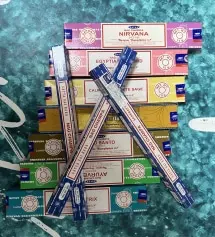 올리브영에서 처음 보고 향이 너무 좋아서 사이트 보다 구매까지 이어지게 되었네요 :)