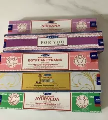 집 안에 은은하게 형이 퍼져서 마음이 편안해지는 느낌입니다. 개인적으로 핑크계열 향