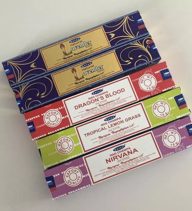 요즘처럼 꿉꿉한 날씨에 피워두면 너무 좋아요.
