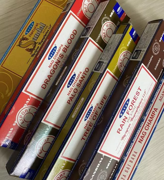 처음 인센스를 사용해보는데 향이 정말 좋아요 여러개 주문해서 사용해보고 좋은향 더 