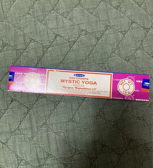 요가나 스트레칭 할 때 사용하면 심신안정이 되는 느낌이에요
