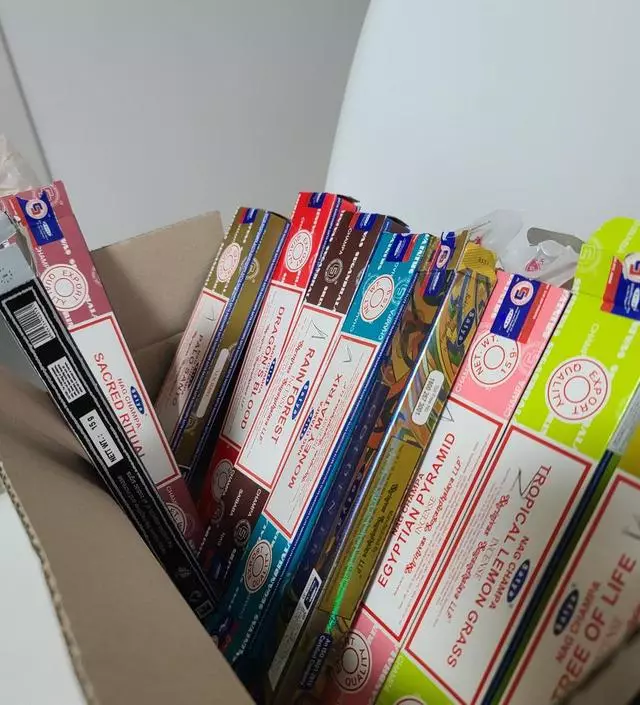 열개의 향이 다 너무 좋아서 각방 화장실 다용도실에 피워놨는데 각각 다른향이 나니까