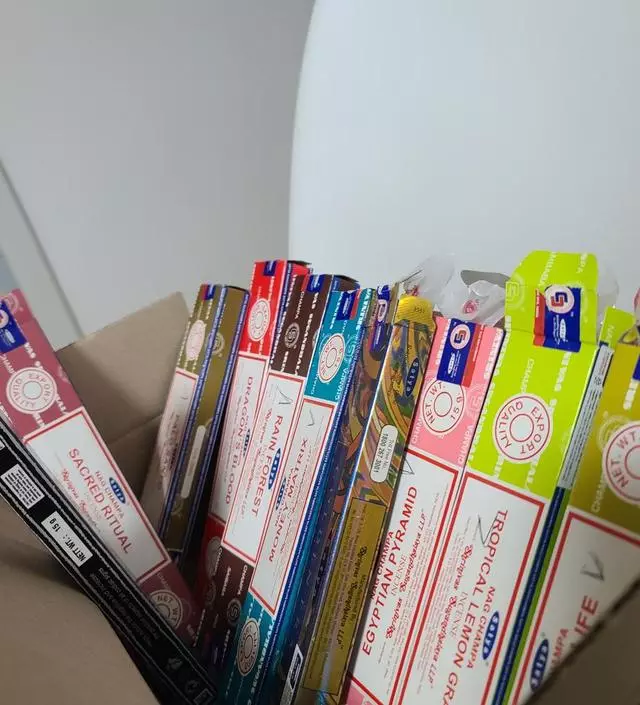 열개의 향이 다 너무 좋아서 각방 화장실 다용도실에 피워놨는데 각각 다른향이 나니까