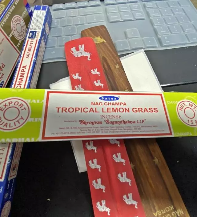 많이 떨어짐이 있어서 약간 난감하지만 향은 괜찮아요.
