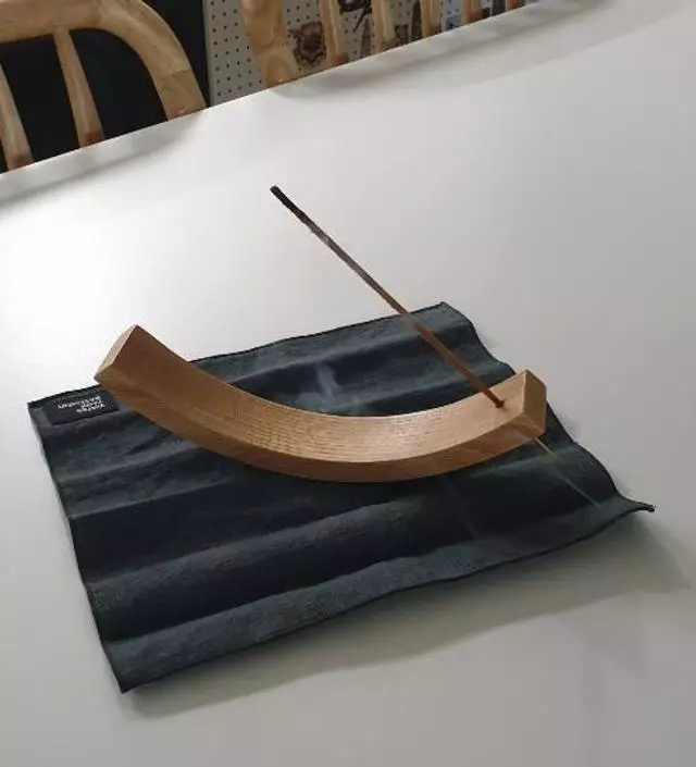 향이 너무 좋아요. 요즘 에어컨 땜에 환기도 잘못시키는데 저녁 먹고 향 피우면 집안에