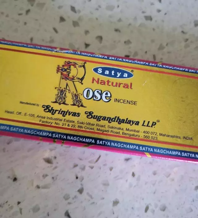 이건 향 냄새가 좀 강하네요 살짝 머리아픈거같기도 하고 ㅋㅋ
