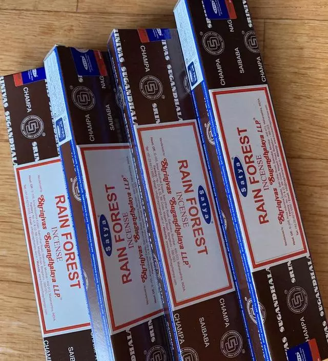 선물하려고 샀는데 로켓배송인 줄 알았습니다 ^_^ 정품이라서 믿고 사요 ~~~ ????
